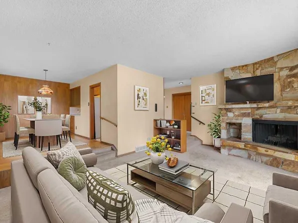 4207 SW Brisebois Dr NW, Calgary, AB T2L 2G1