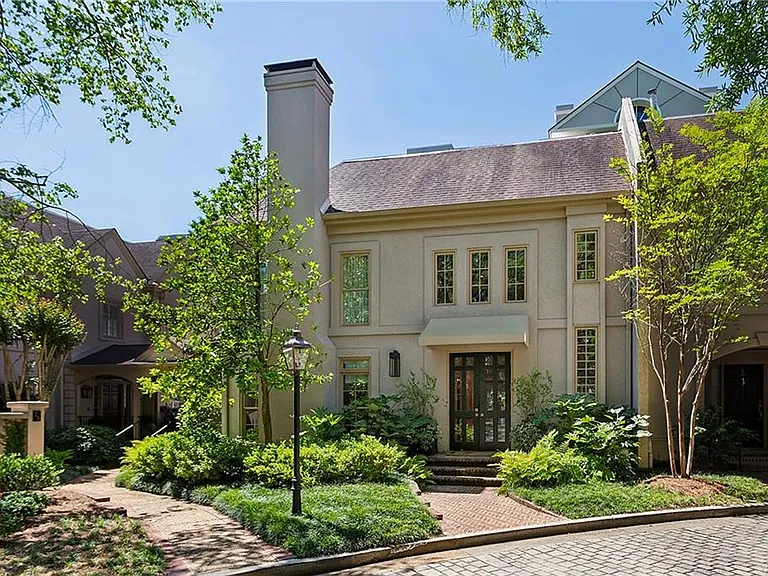 2525 Peachtree Rd NE #32 — Photo 44
