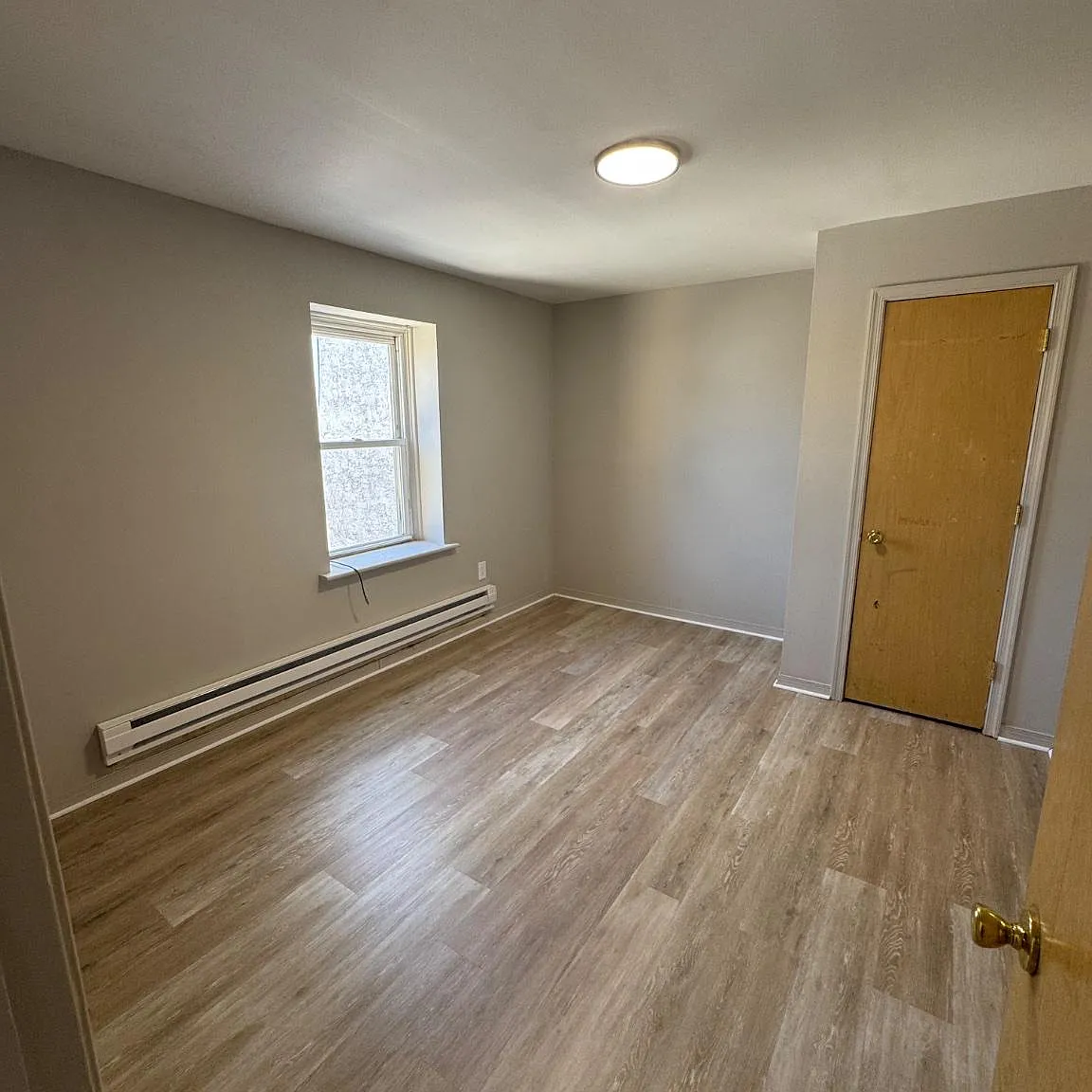 2 bed, 1.0 bath, 2923 sqft, $1,800 — Photo 4