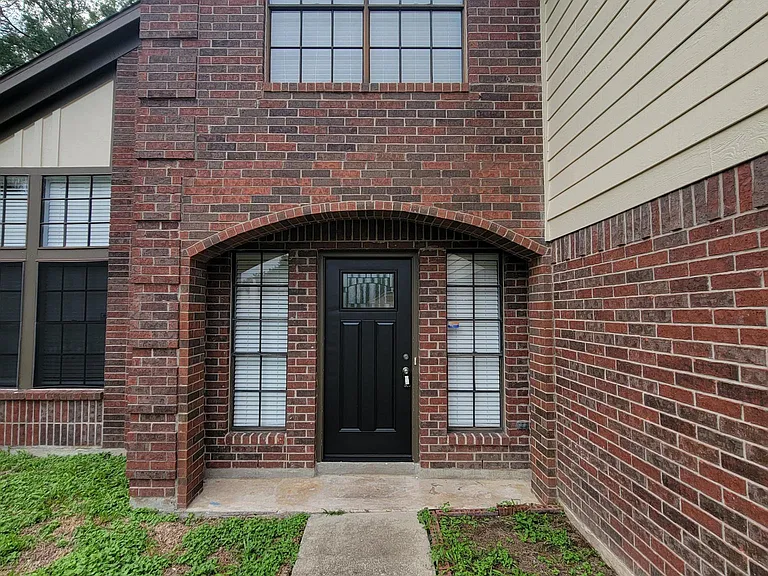 731 Heathgate Dr — Photo 2