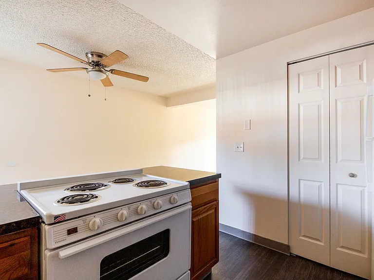 Manchester Square Apartments — Photo 13