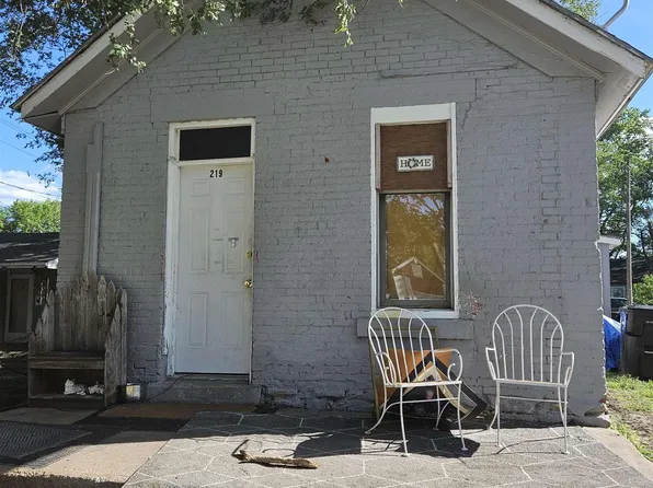 225 NW Gordon St, Topeka, KS 66608