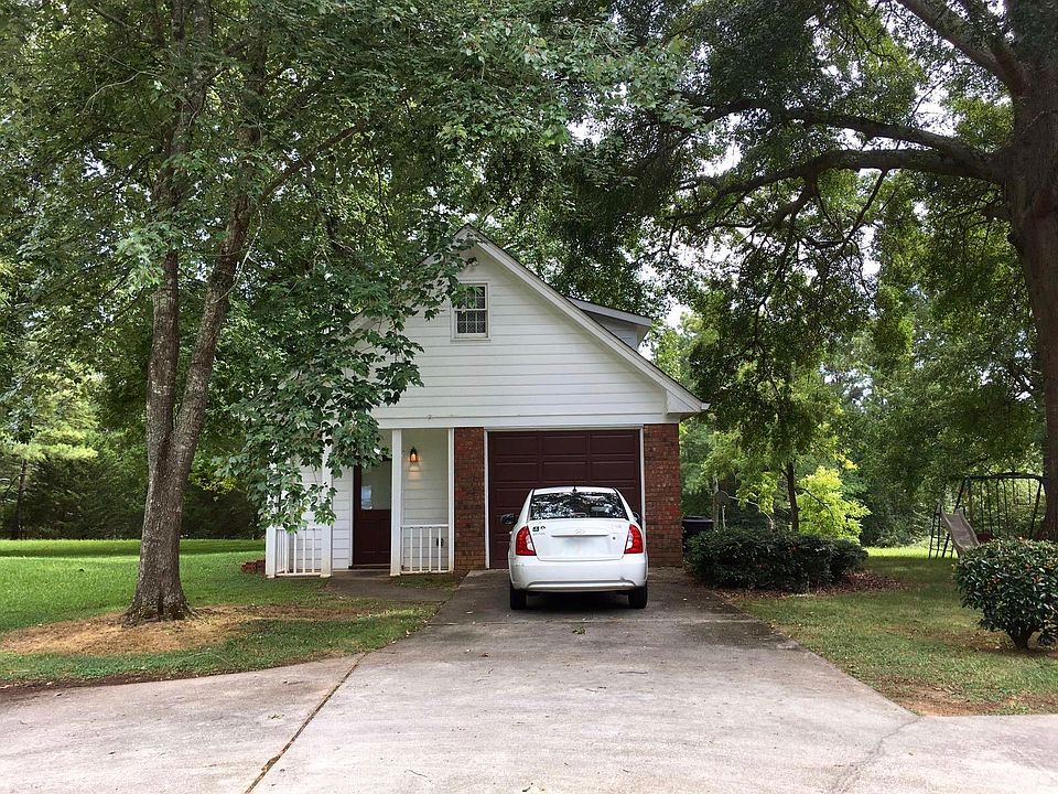 Carriage house on 4 acre property