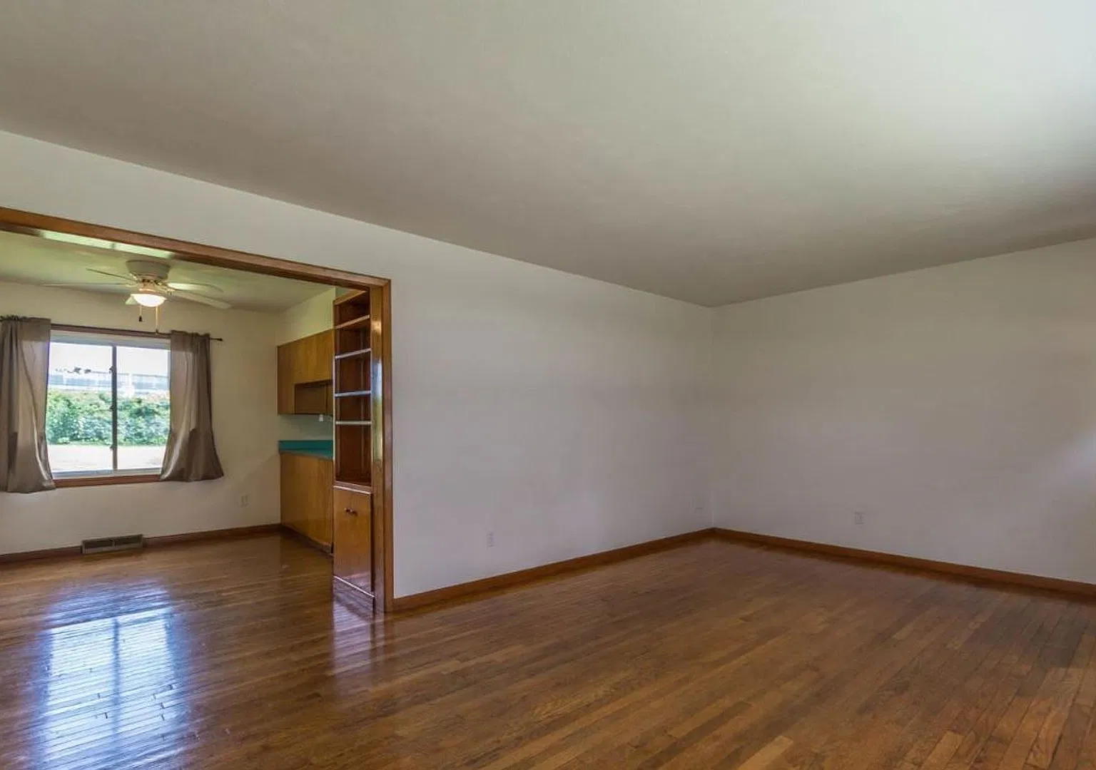 3bd, 2 ba available August 2027! — Photo 2