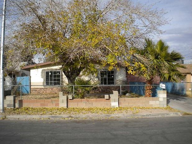 1st image of 2411 Poplar Ave
