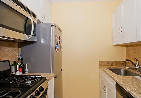 3rd image of 101 W 12th St APT 8-M