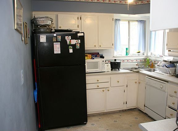 Kitchen, and all appliances stay.