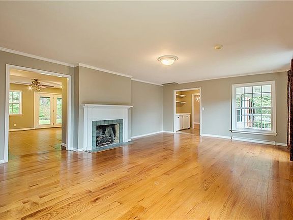 5th image of 1245 E Columbus Blvd
