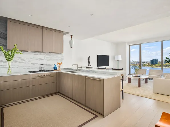 500 West 18th Street image 10 of 26