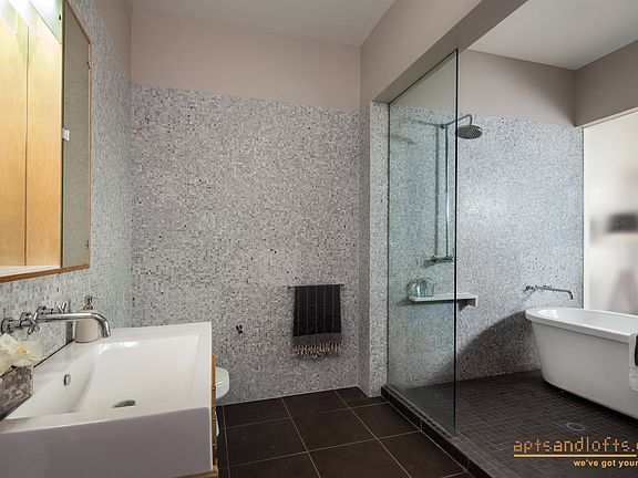 5th image of 2728 Thomson Ave Unit 322