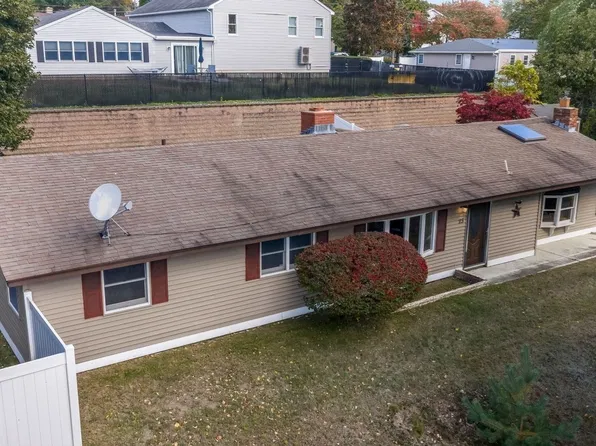 23 Russell St, Peabody, MA 01960