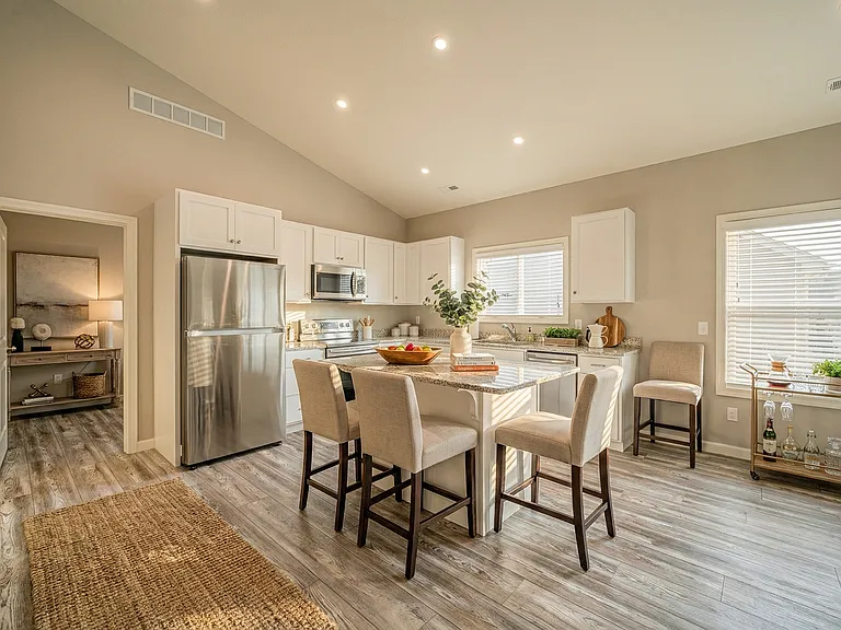 179 Lakeshore Dr — Photo 1
