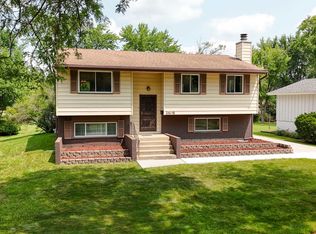 1408 Hampton Ln, Schaumburg, IL 60193