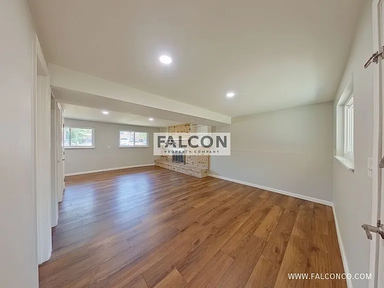 6974 Metropolitan St — Photo 15