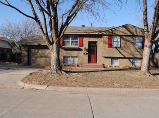 111 Vine St, Yukon, OK 73099