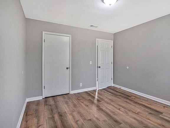 3rd image of 2800 Vista Ln