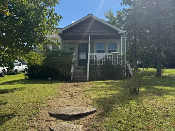 706 Walnut Ave, Pulaski, VA 24301