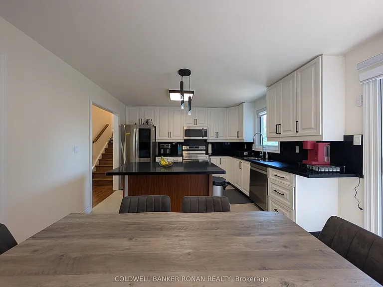 41 Camrose Dr — Photo 9