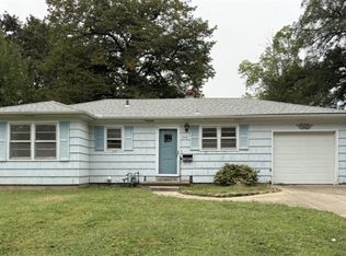 2412 S Queen Ridge Dr, Independence, MO 64055