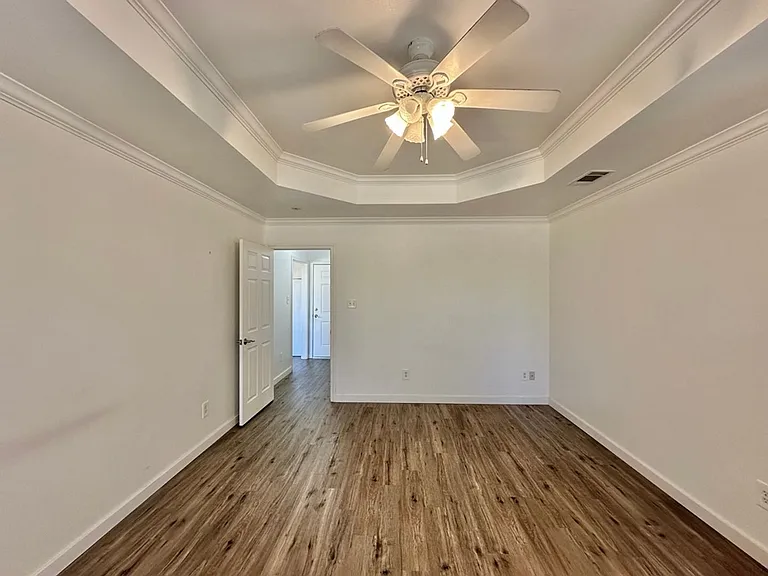 10191 FM 607 N — Photo 21