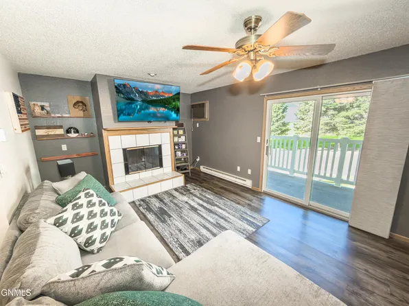 2108 E Dakota Pkwy APT 201, Williston, ND 58801