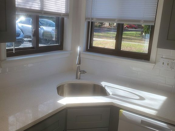 Lots of Natural Light from Corner Windows.