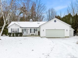 242 Forest Ln, Marysville, MI 48040