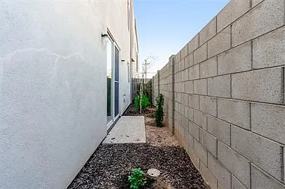 1805 N 51st St — Photo 10