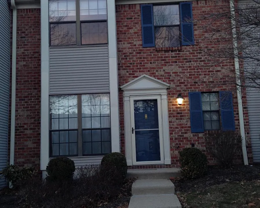 19 Woodward Ln