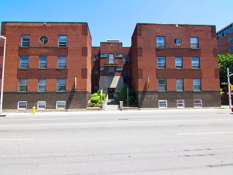 475 King Edward Ave — Photo 7
