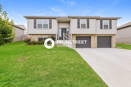1309 NW Hilltop Ln Photo 1