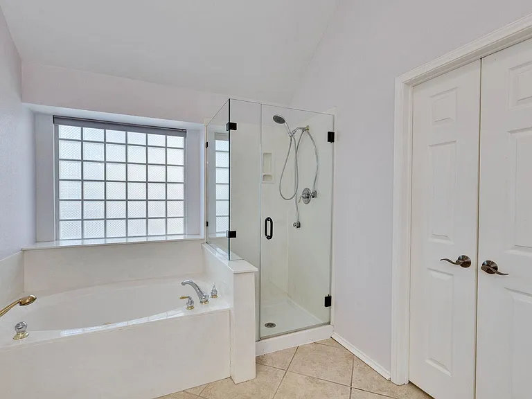 2901 Warwick Way — Photo 21