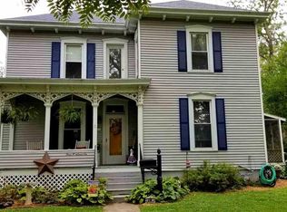 406 Johnson St, Carlinville, IL