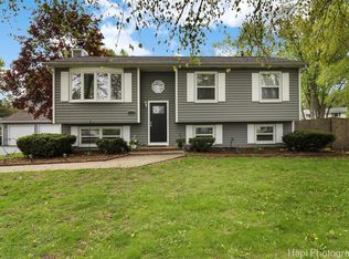 1903 Fairfield Rd, Lindenhurst, IL 60046