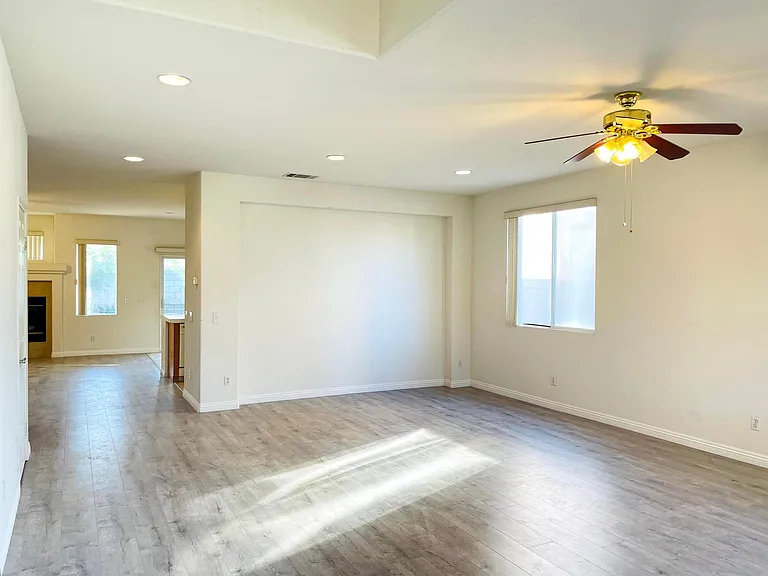 19355 Norwich Dr — Photo 2