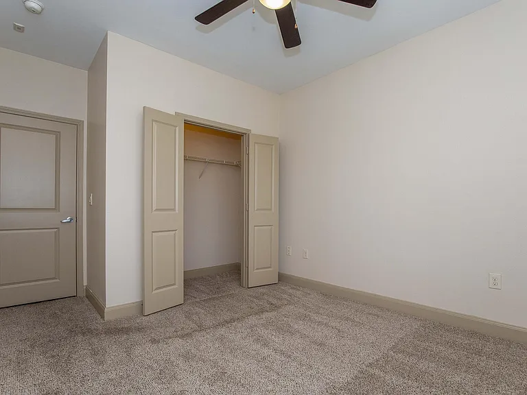 La Mariposa Apartments — Photo 18