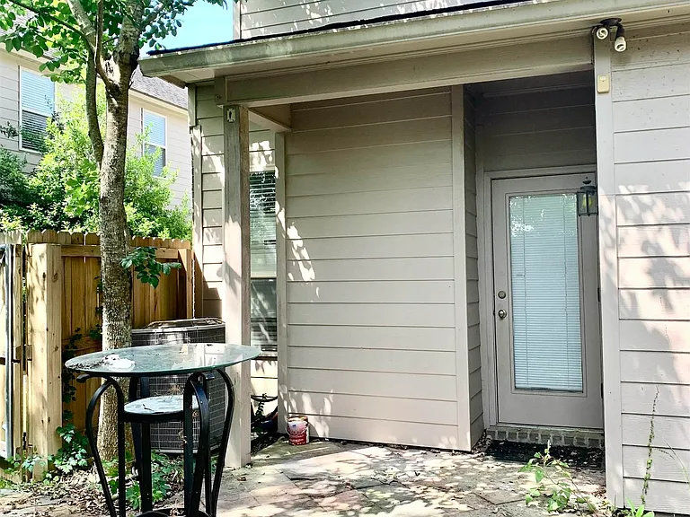 18132 Pinehurst Dr — Photo 2