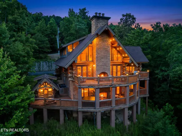 213 Matterhorn Dr, Gatlinburg, TN 37738
