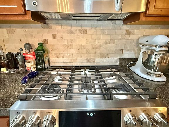 5th image of 814 Bibury Ct