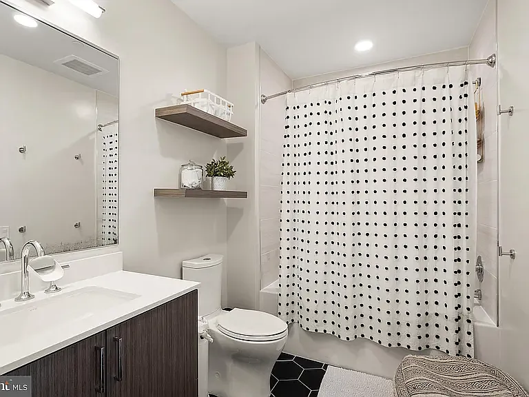 1211 Van St SE #Penthouse 4 — Photo 13