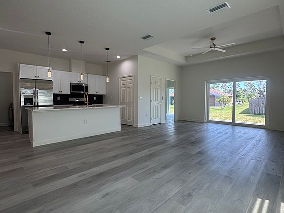 4th image of 9415 Acco Ave #9415