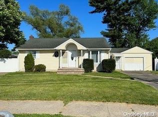 21 Beta Dr, Amityville, NY 11701