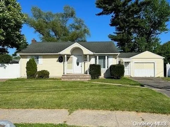 21 Beta Drive, Amityville, NY 11701