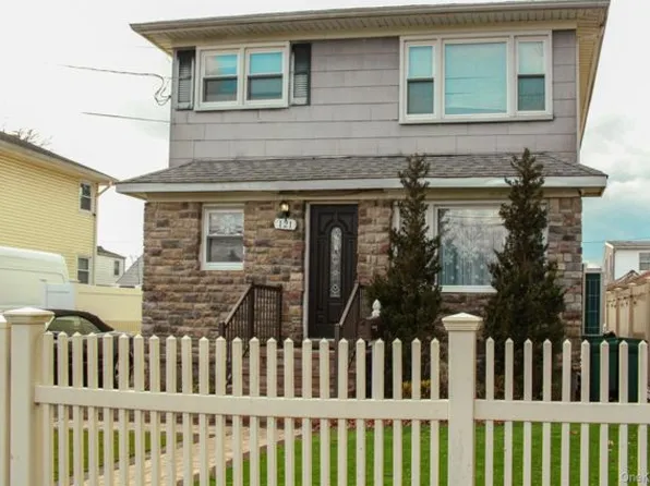 121 Nassau Blvd, West Hempstead, NY 11552