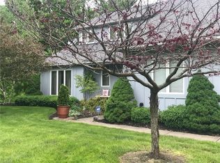 515 E Pioneer Trl, Aurora, OH 44202