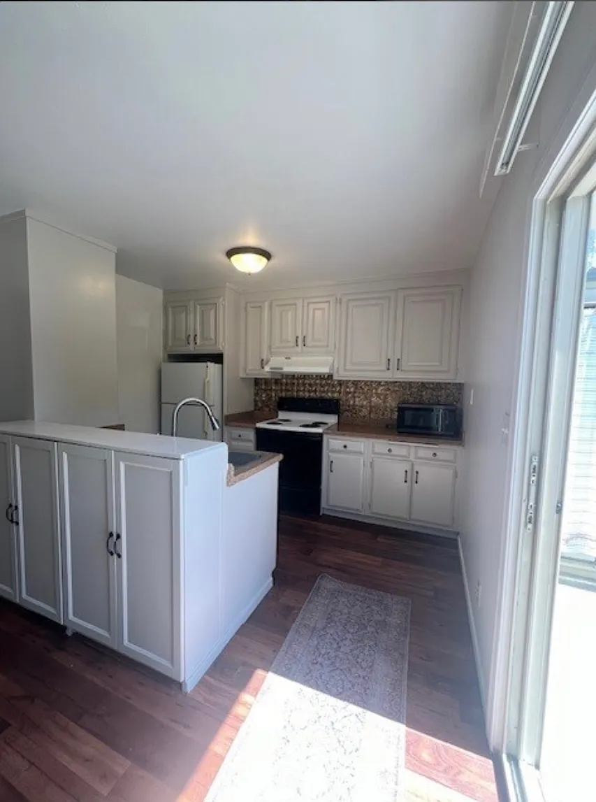3 bed, 1.5 bath, $2,700 — Photo 4