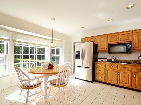 5th image of 329 Appley Ave