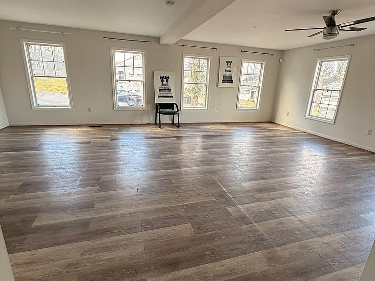 9216 Crandall Rd — Photo 15