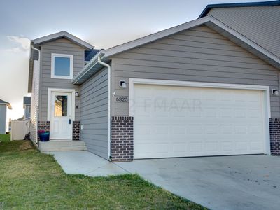 6825 16th St S, Fargo, ND, 58104