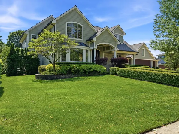 1919 Greenleaf Dr, Royal Oak, MI 48067